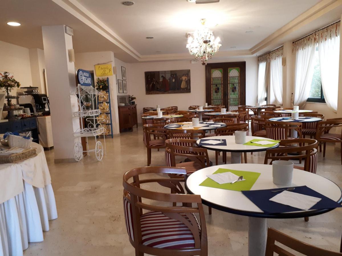 Hotel Fiorella Senigallia Buitenkant foto