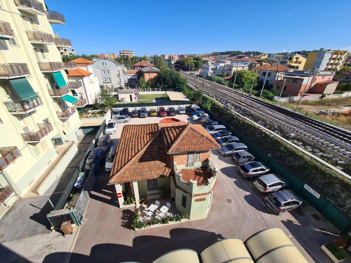 Hotel Fiorella Senigallia Buitenkant foto