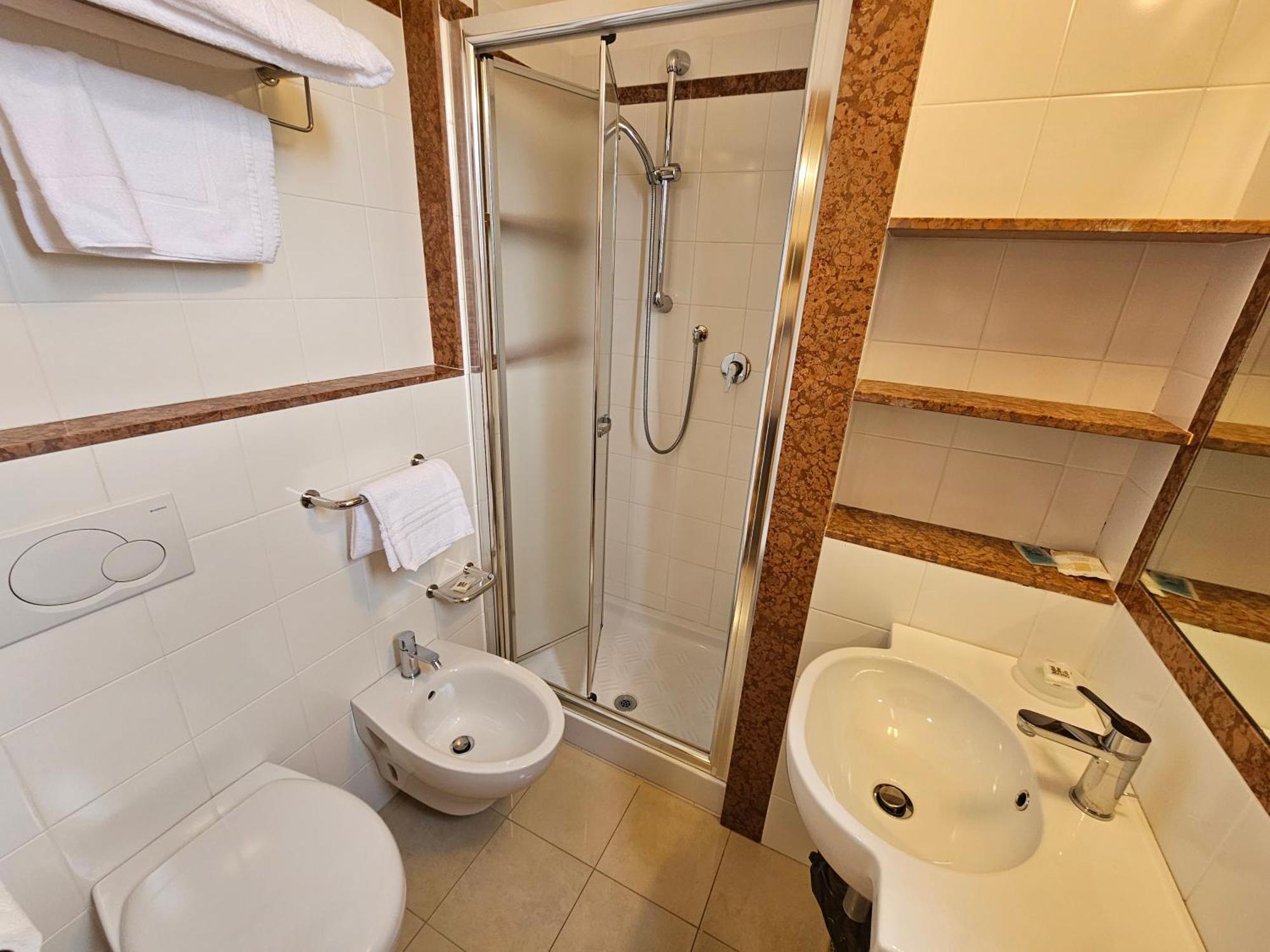 Hotel Fiorella Senigallia Buitenkant foto