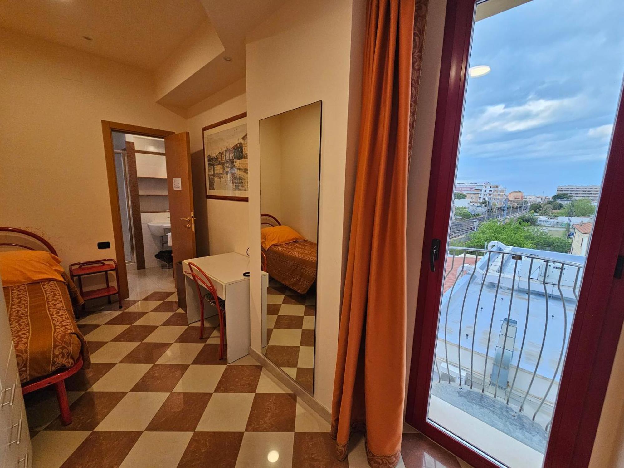 Hotel Fiorella Senigallia Buitenkant foto
