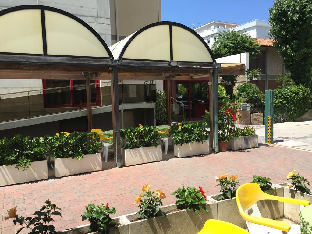 Hotel Fiorella Senigallia Buitenkant foto