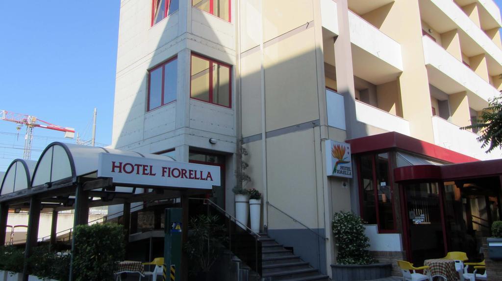 Hotel Fiorella Senigallia Buitenkant foto