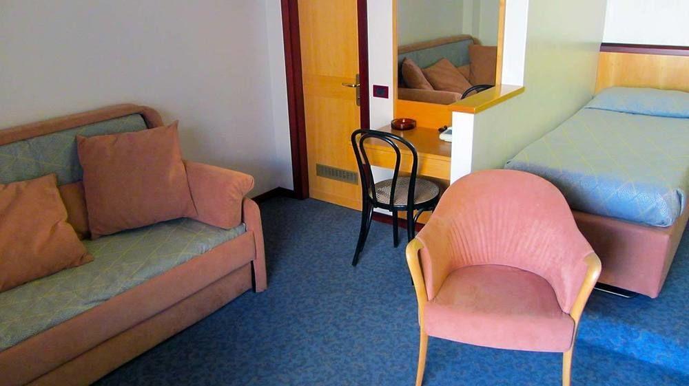 Hotel Fiorella Senigallia Buitenkant foto