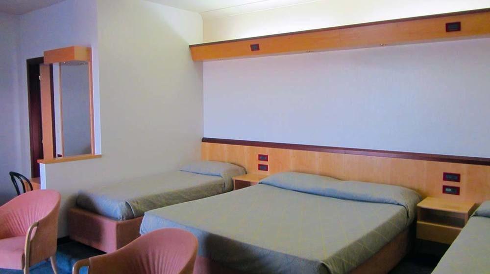 Hotel Fiorella Senigallia Buitenkant foto
